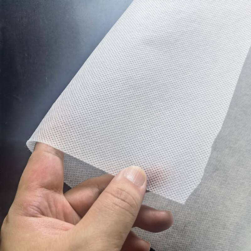 Henghua propose en gros des non-tissés spunbond en polypropylène (PP) blanc de haute qualité (80 g/m²), disponibles en bobines de dimensions personnalisées.