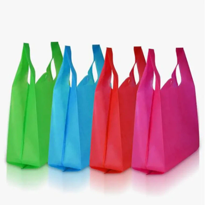 Henghua propose des t-shirts réutilisables et écologiques en polypropylène non tissé, ainsi que des sacs de courses en t-shirt non tissé.